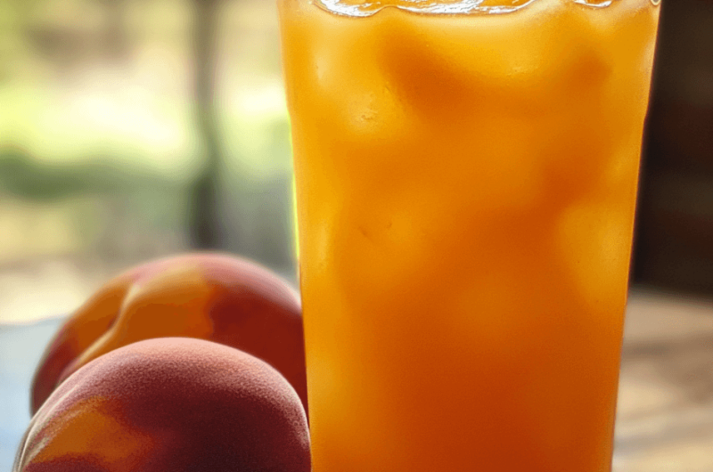 How to Make a Delicious Georgia Peach Cocktail Juice