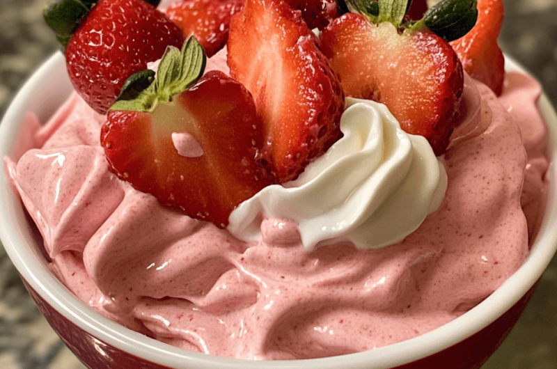 How to Make Creamy Strawberry Mousse at Home